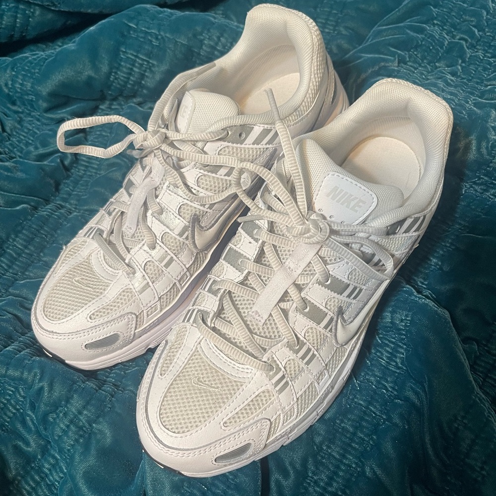 ✨Nike✨ Vomero 5 Youth Size Athletic Shoes